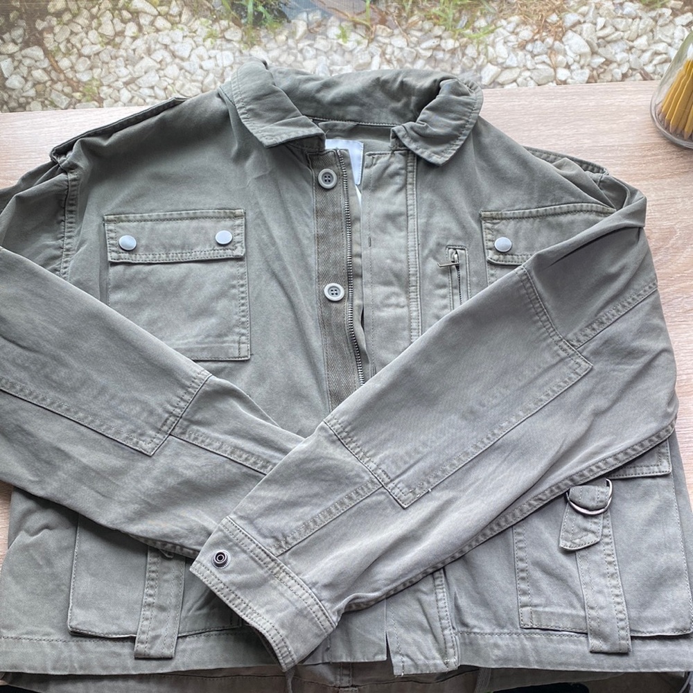 navy green, long sleeve jacket size xs but runs a bit big, has pockets.